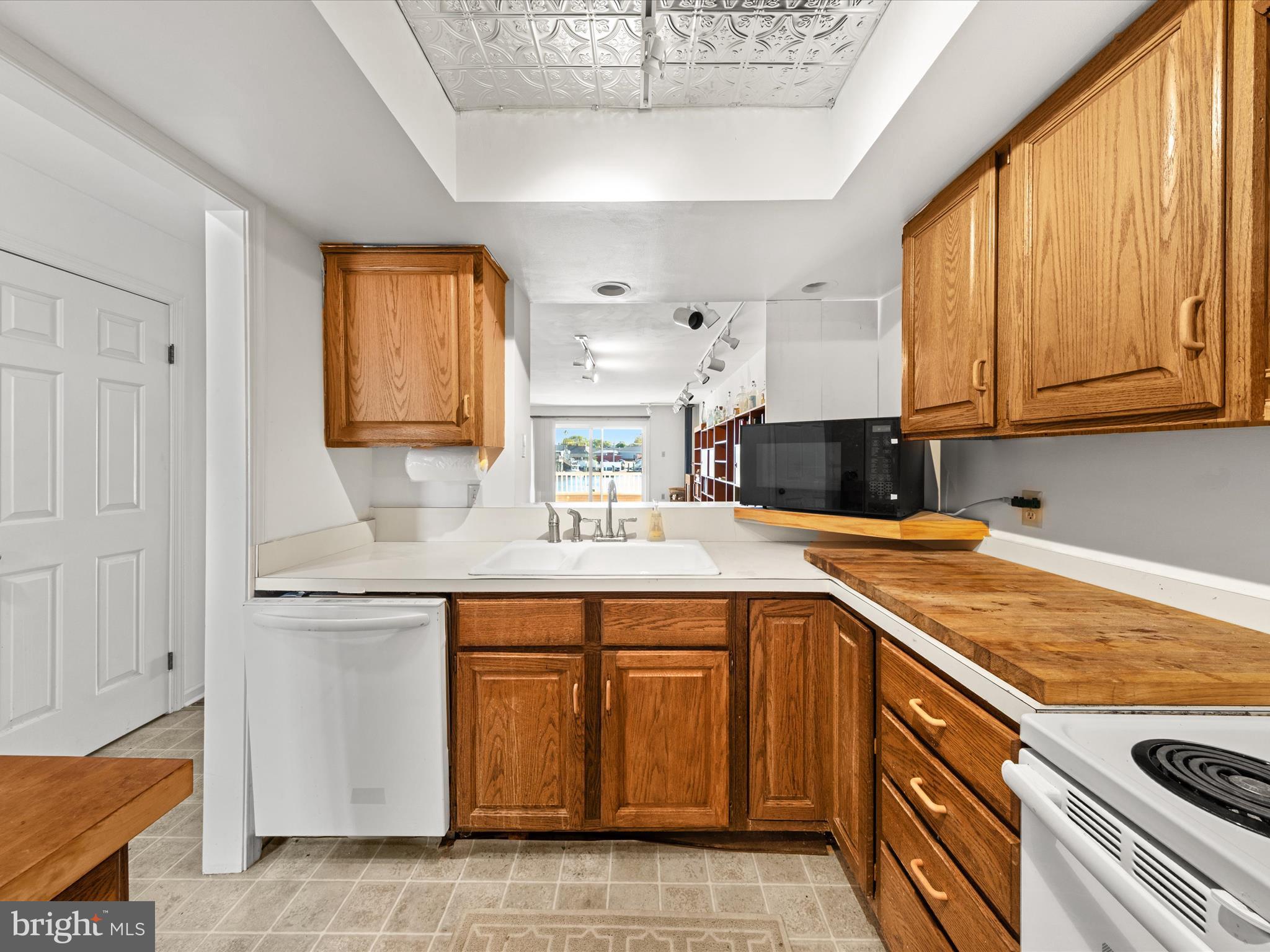 220 MARKET SQUARE 4C