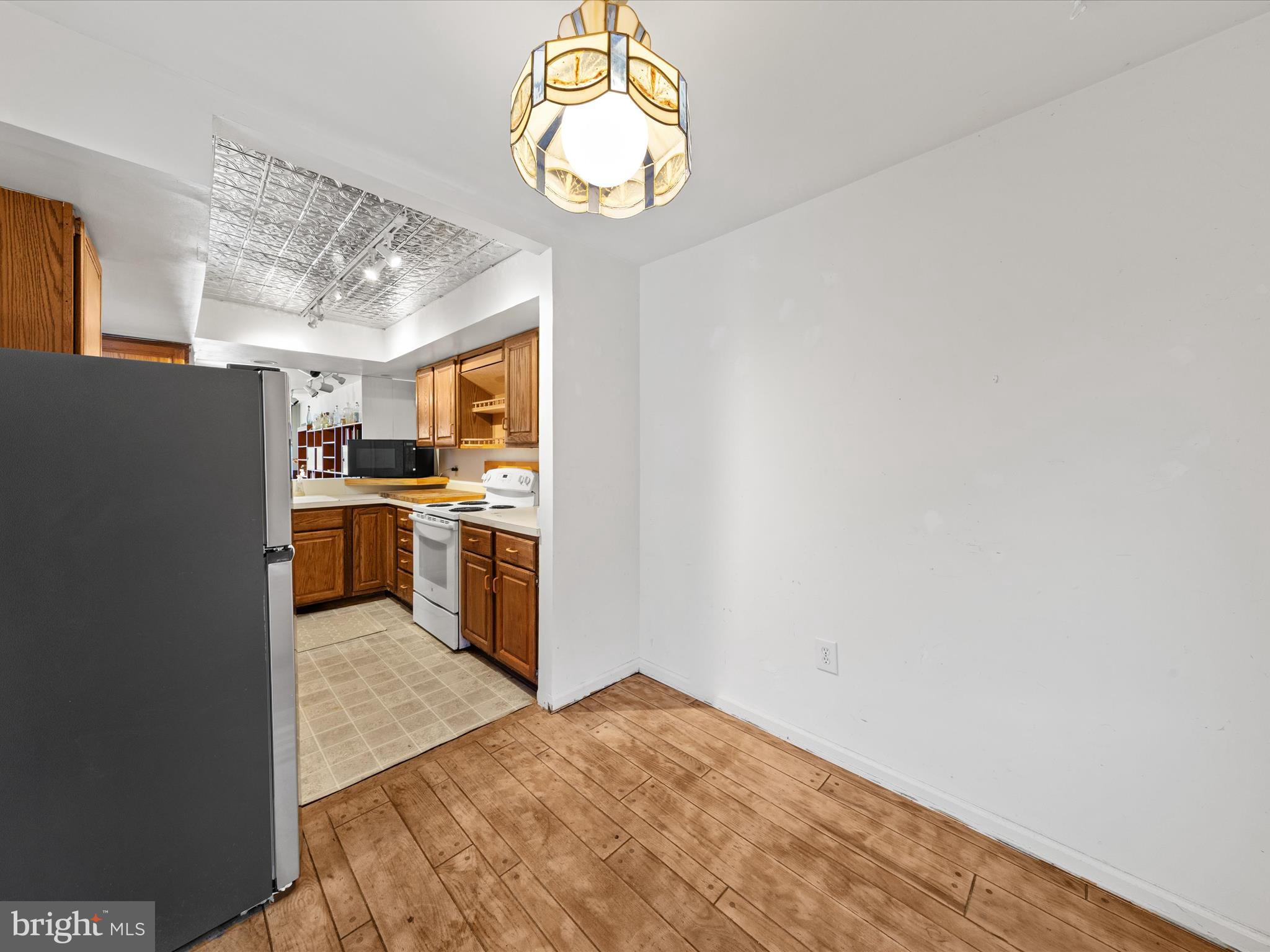 220 MARKET SQUARE 4C