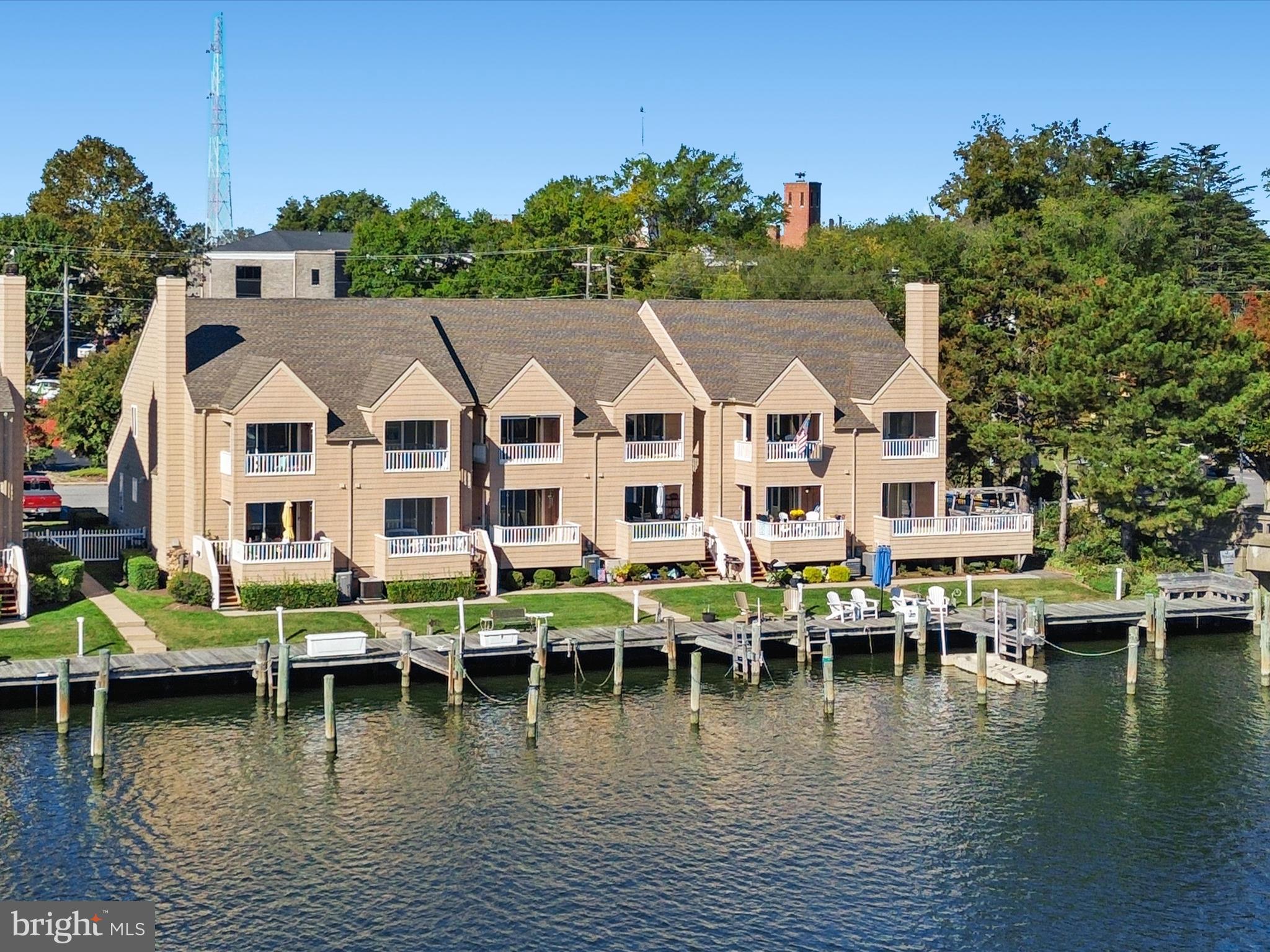 220 MARKET SQUARE 4C