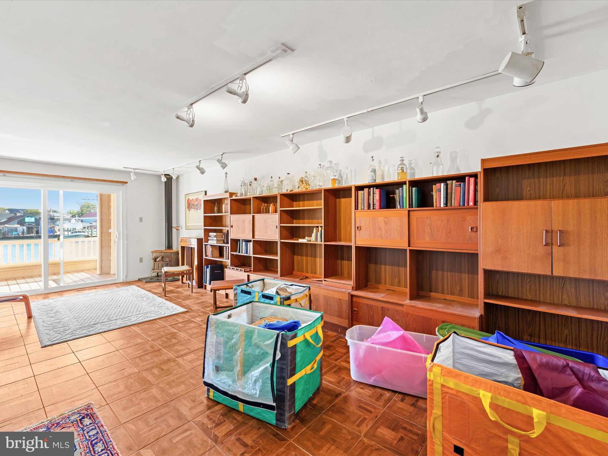 220 MARKET SQUARE 4C