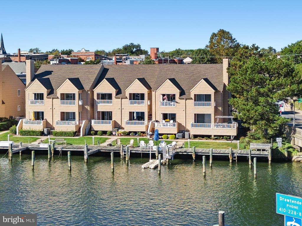220 MARKET SQUARE 4C