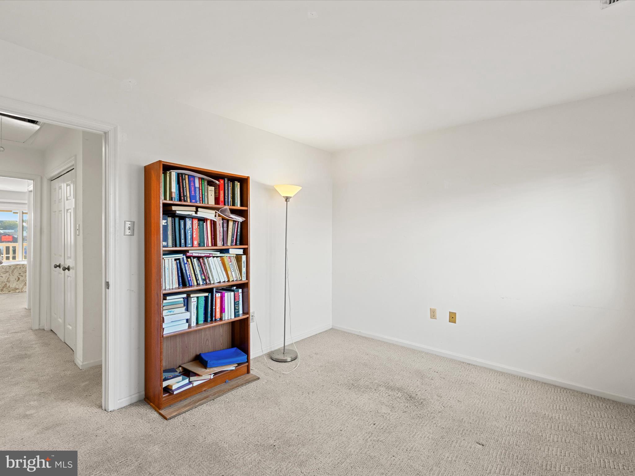 220 MARKET SQUARE 4C
