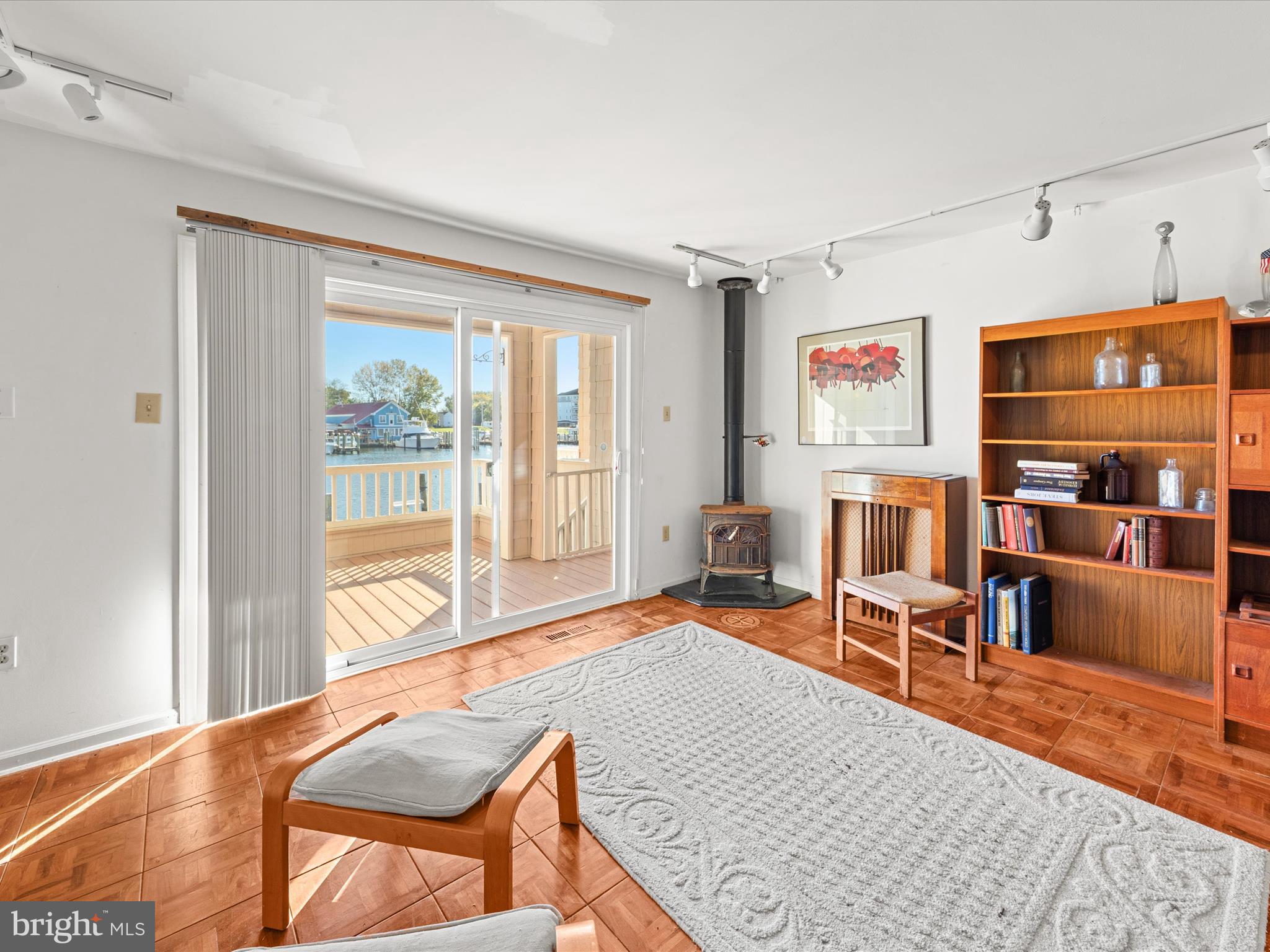 220 MARKET SQUARE 4C