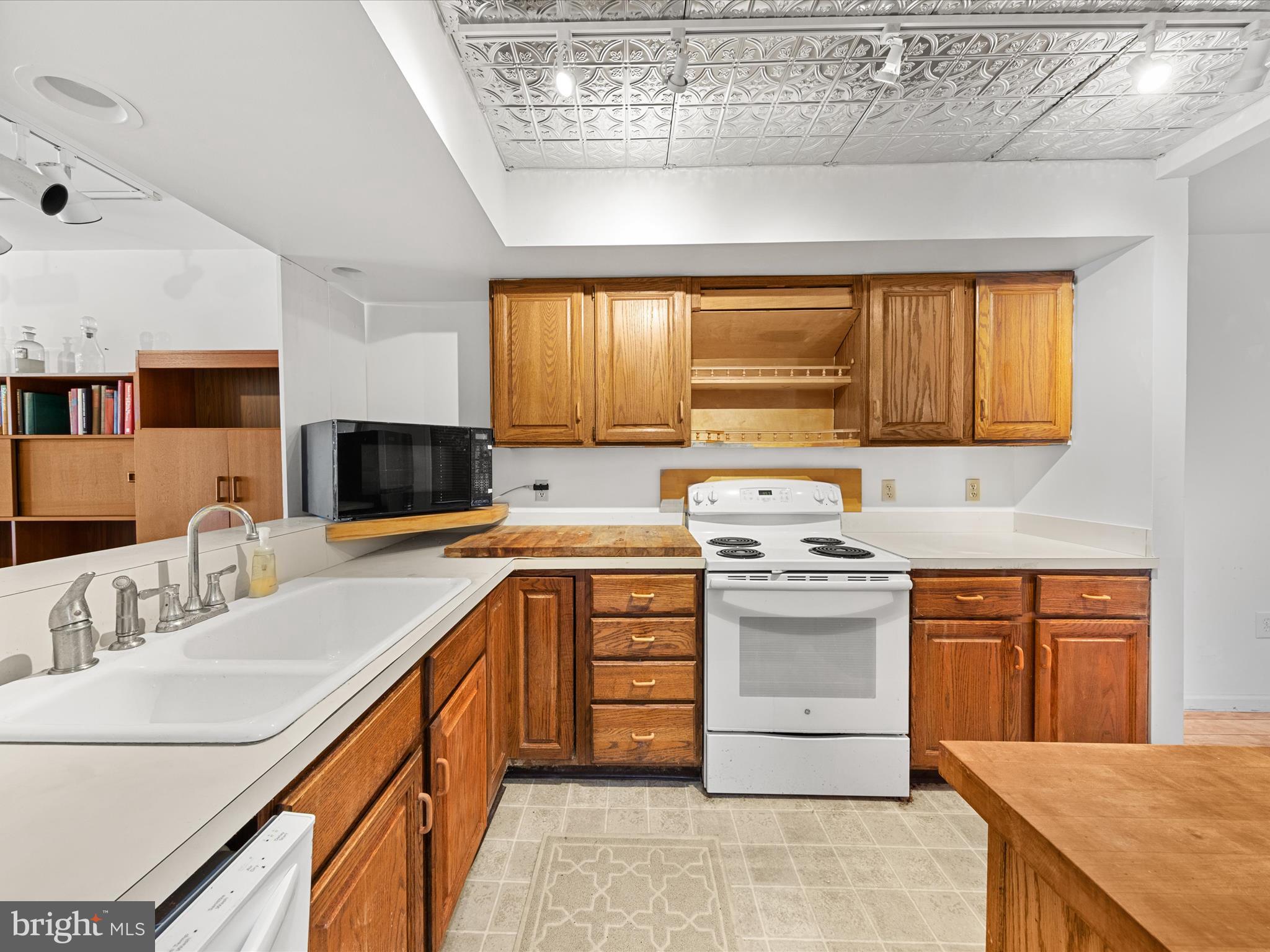 220 MARKET SQUARE 4C