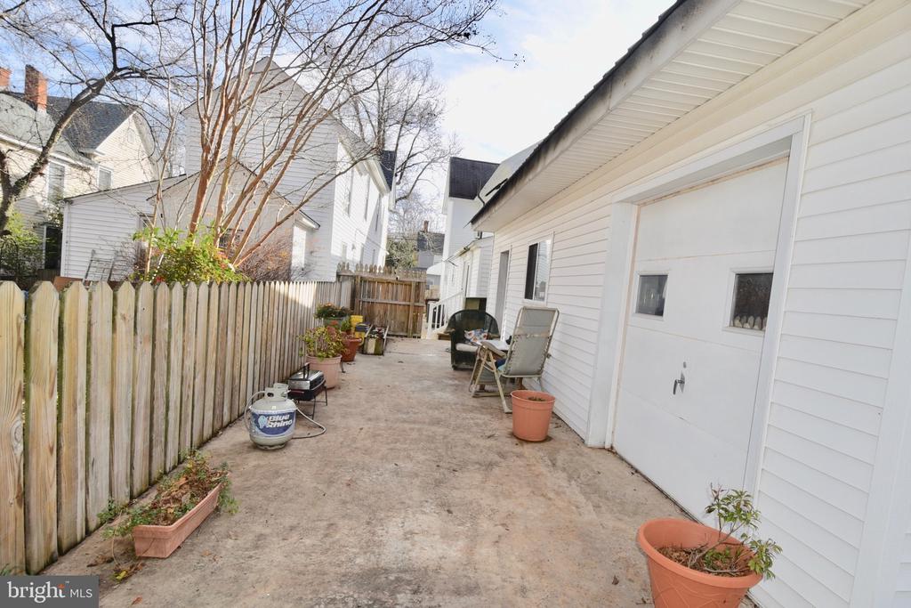 211 CHOPTANK AVENUE