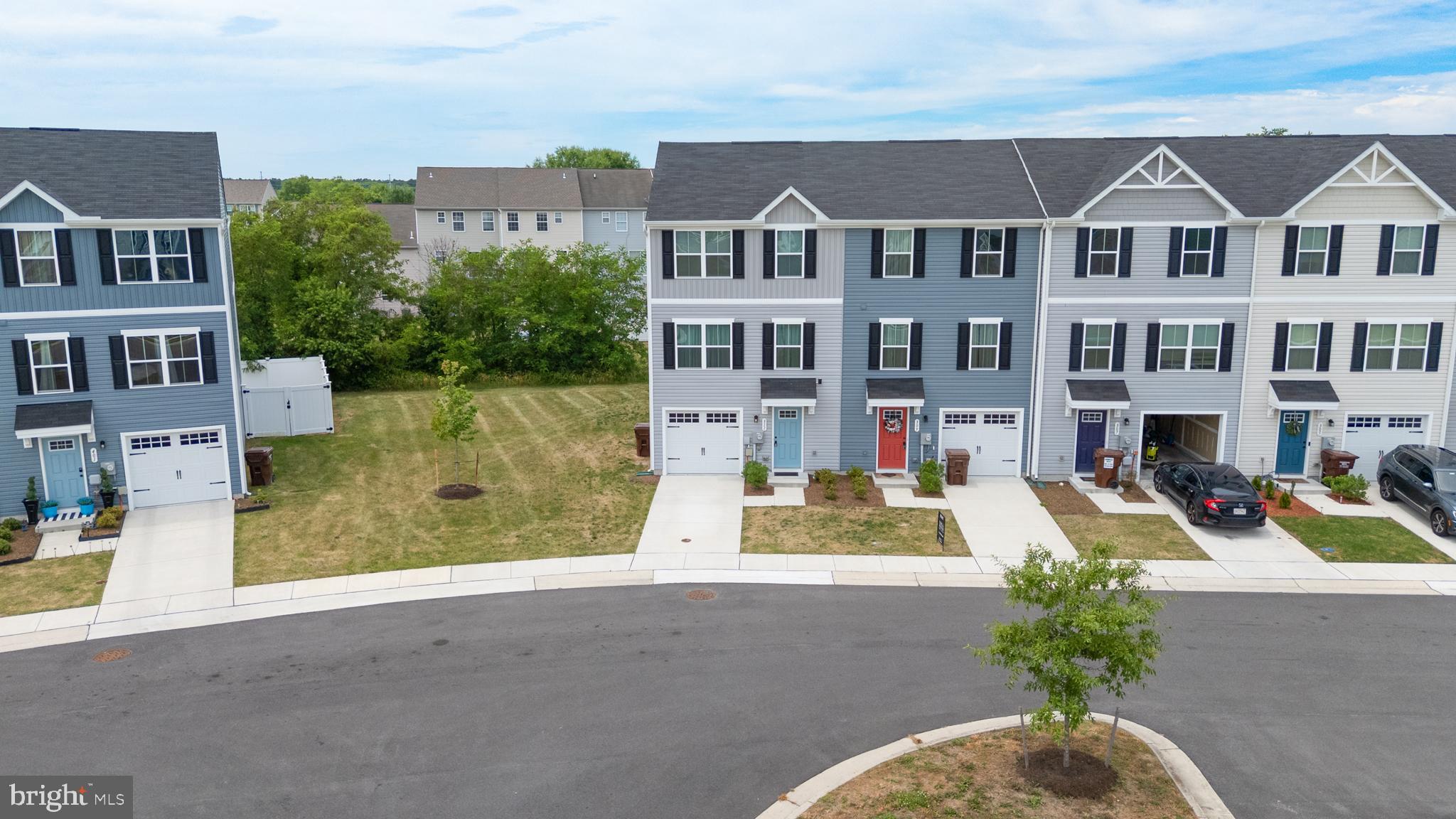 311 YELLOW BILL LN