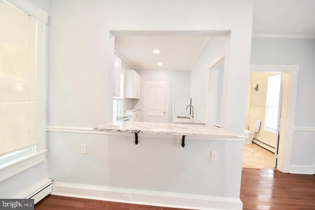 205 OAKLEY STREET Unit: 2