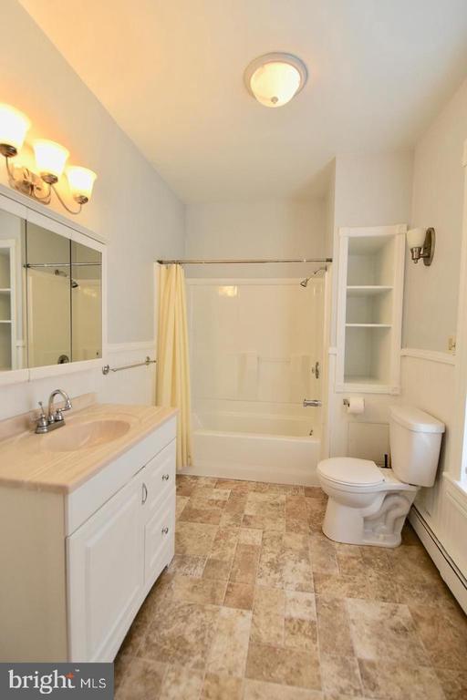 205 OAKLEY STREET Unit: 2