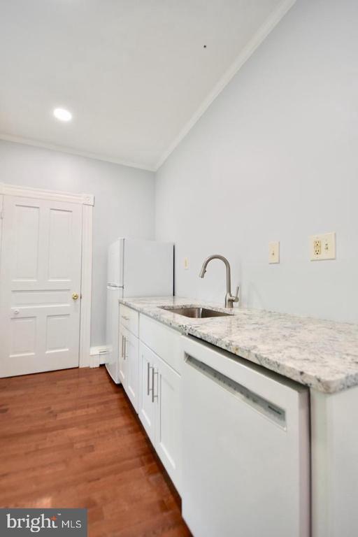 205 OAKLEY STREET Unit: 2