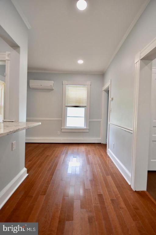 205 OAKLEY STREET Unit: 2