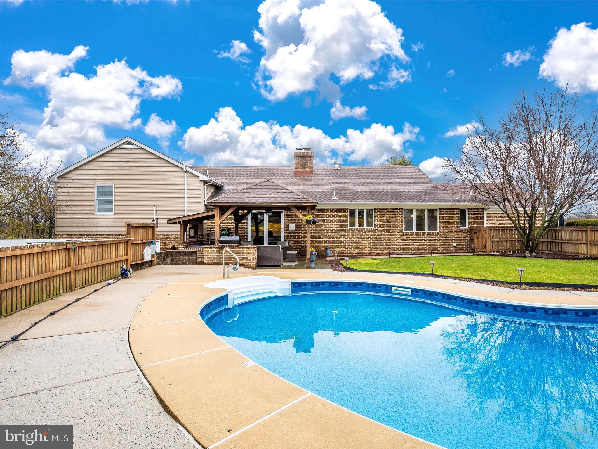 12101 MERRICKS COURT