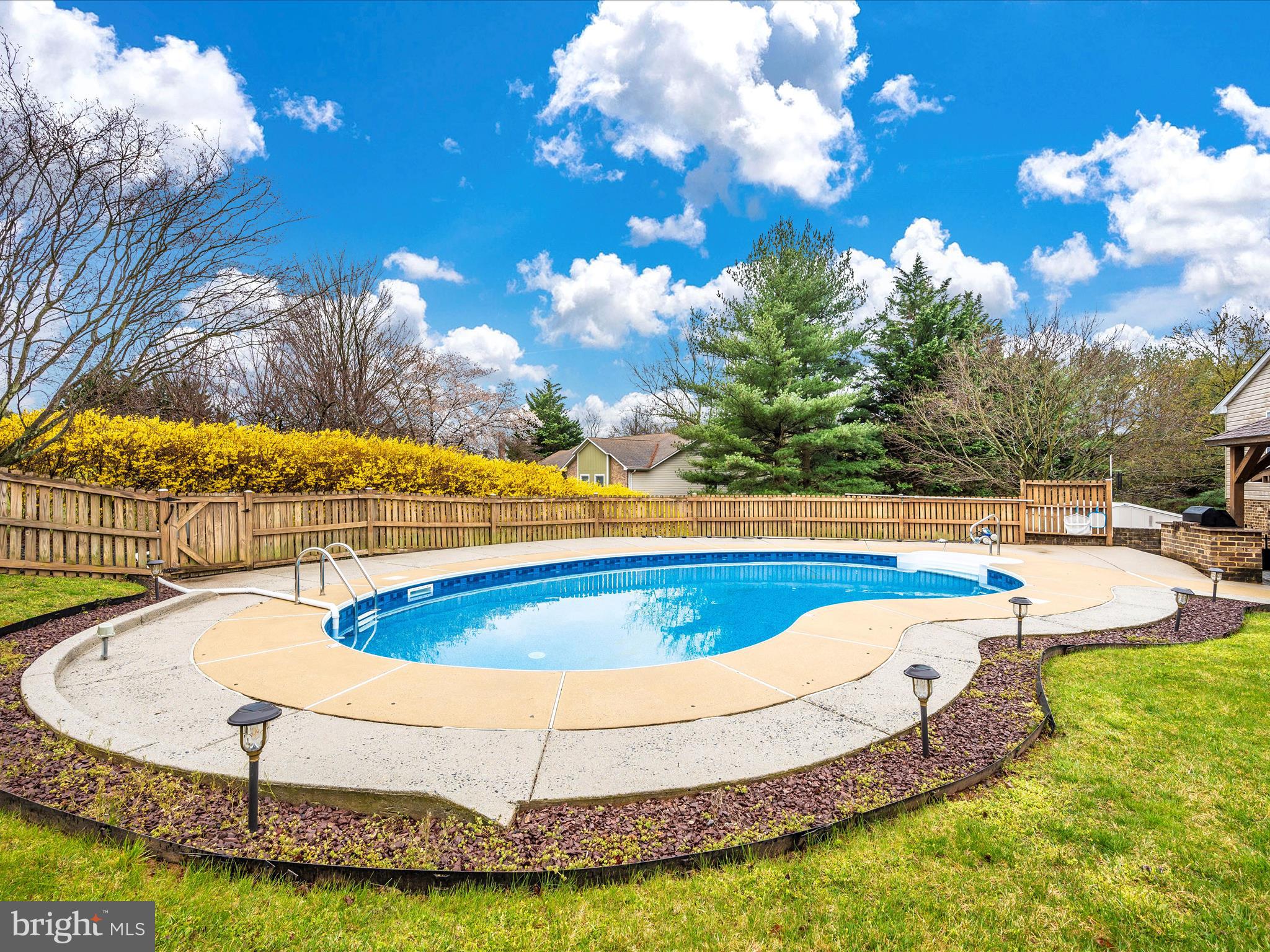 12101 MERRICKS COURT