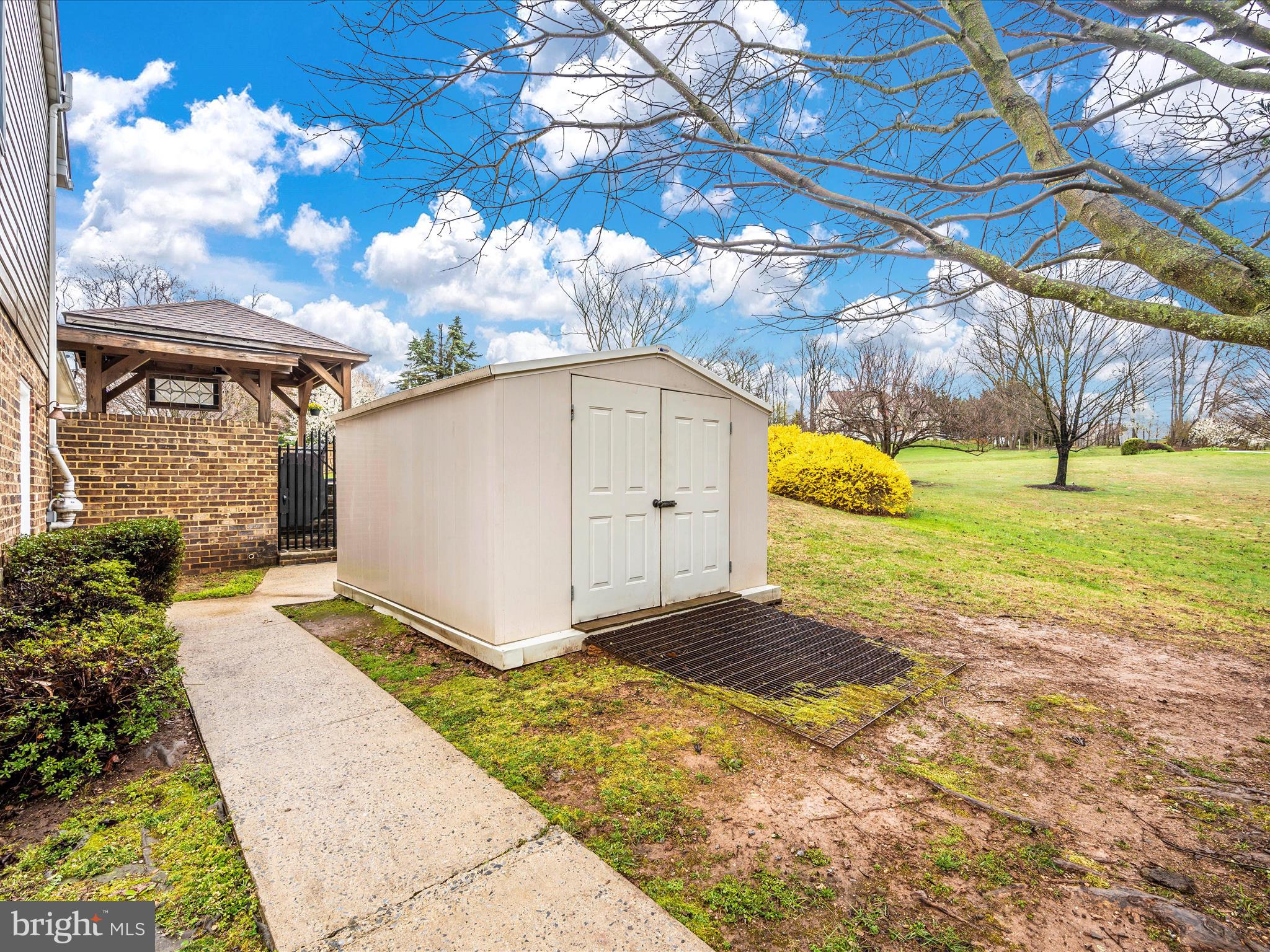 12101 MERRICKS COURT
