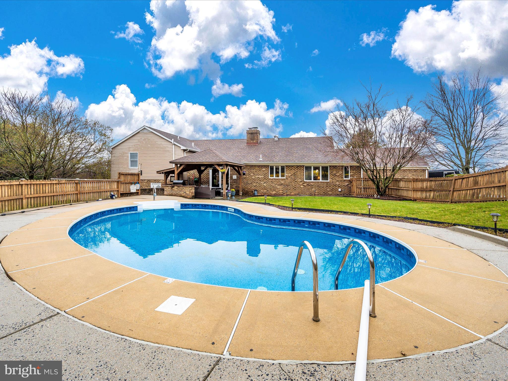 12101 MERRICKS COURT