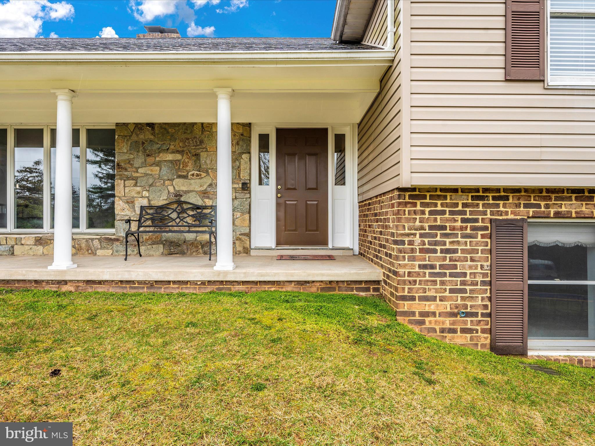 12101 MERRICKS COURT