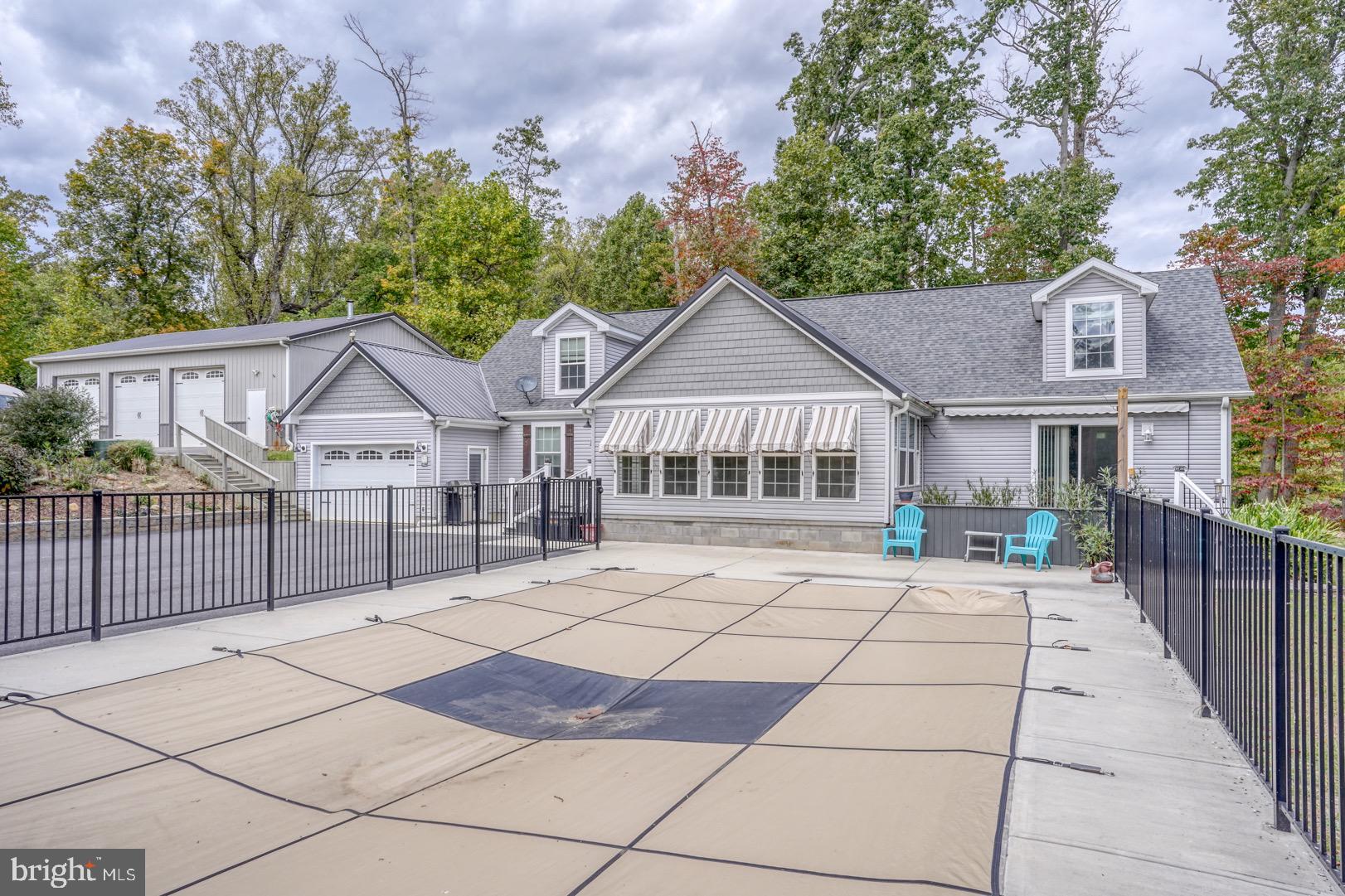 21 6TH AVENUE