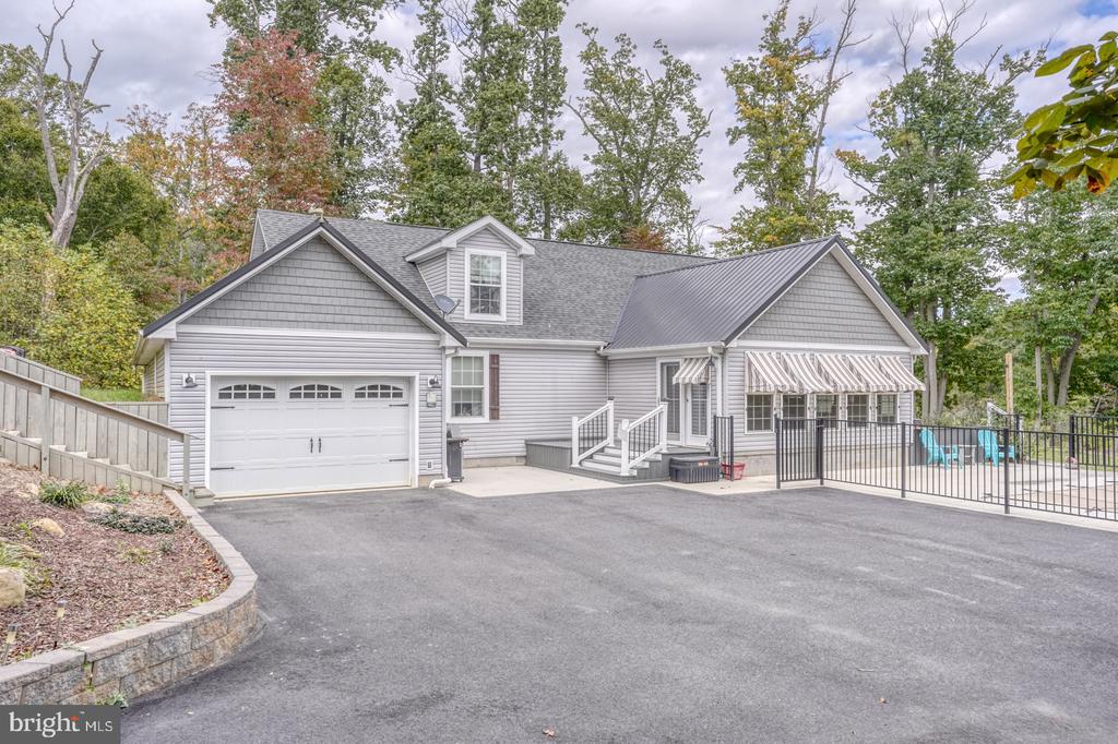 21 6TH AVENUE