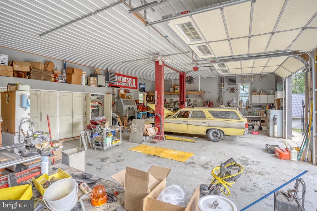 21 6TH AVENUE