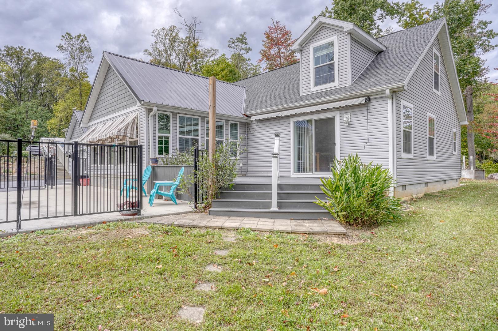 21 6TH AVENUE