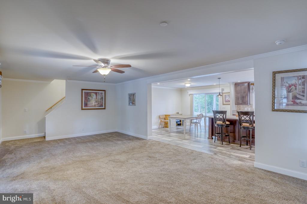 21 6TH AVENUE