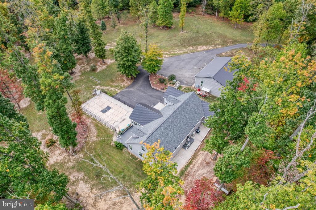 21 6TH AVENUE