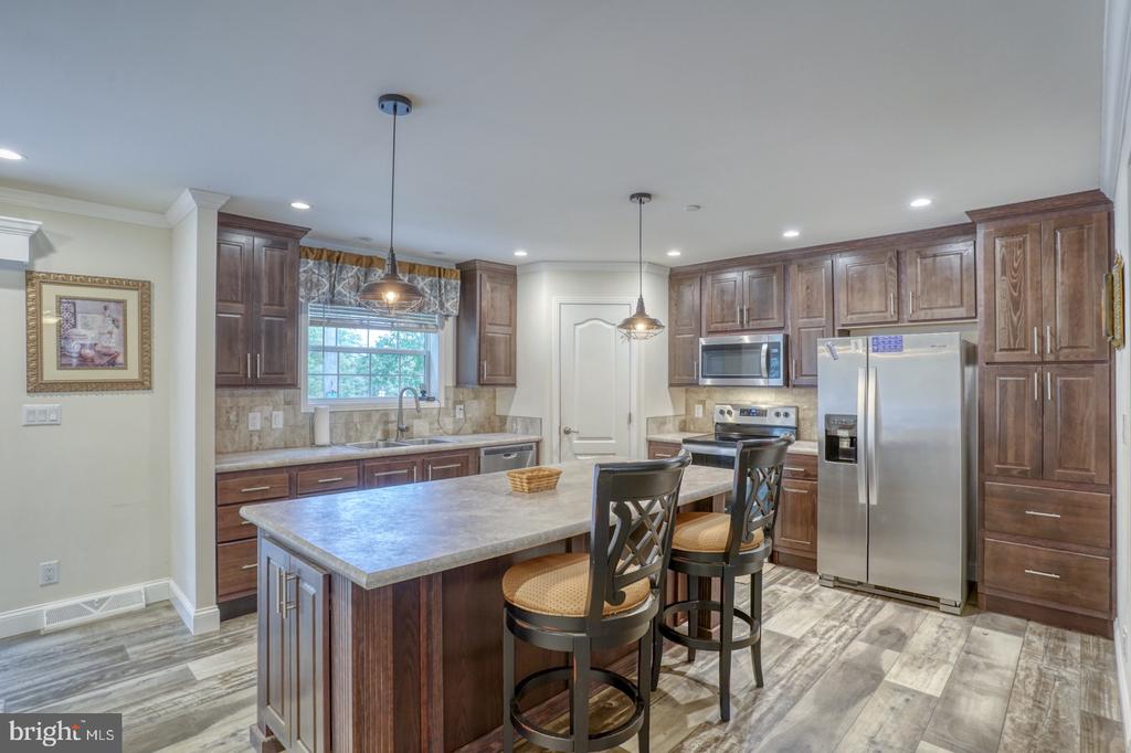 21 6TH AVENUE