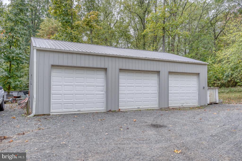 21 6TH AVENUE