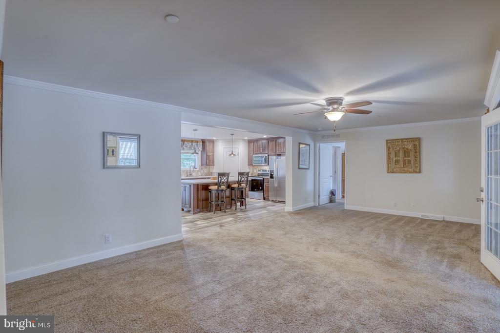 21 6TH AVENUE