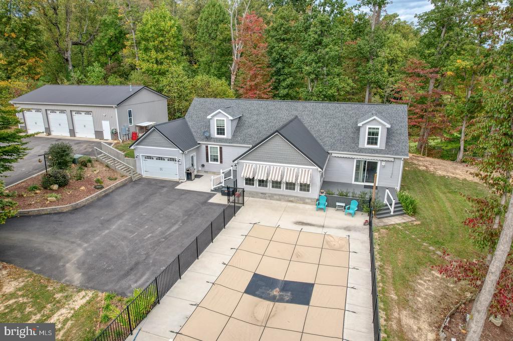 21 6TH AVENUE