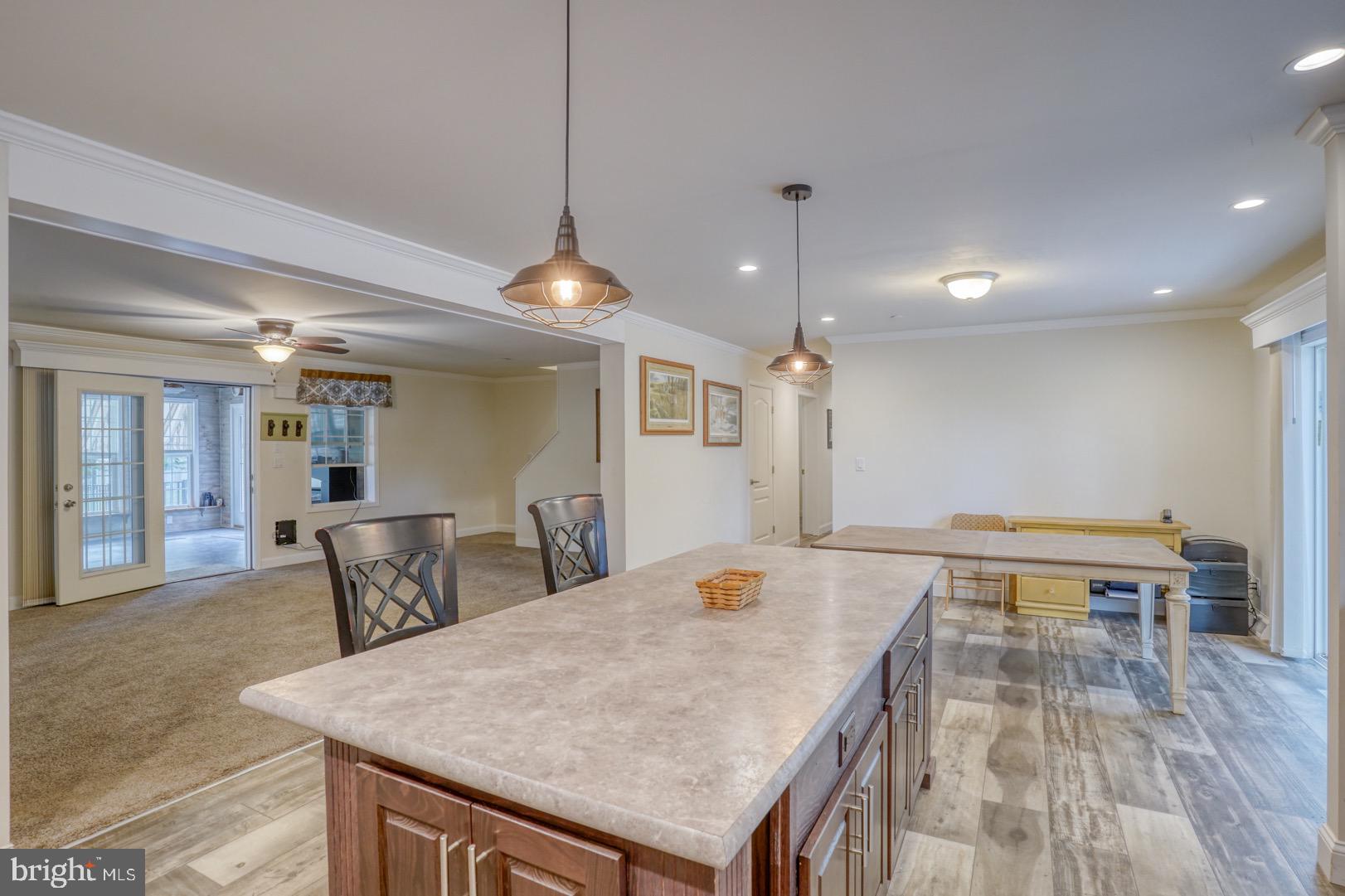 21 6TH AVENUE