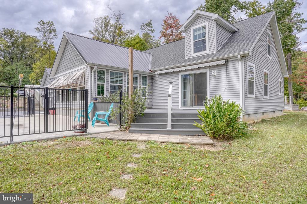 21 6TH AVENUE