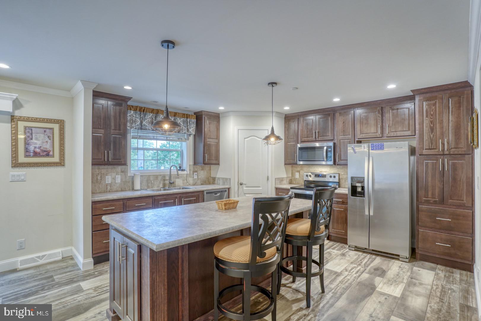 21 6TH AVENUE