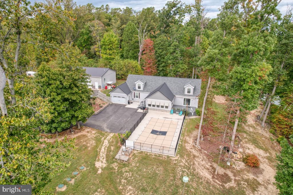 21 6TH AVENUE