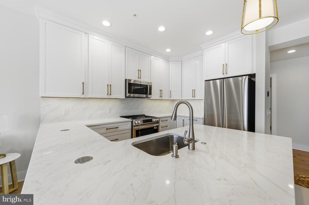 118 LITTLE HARBOR WAY 202