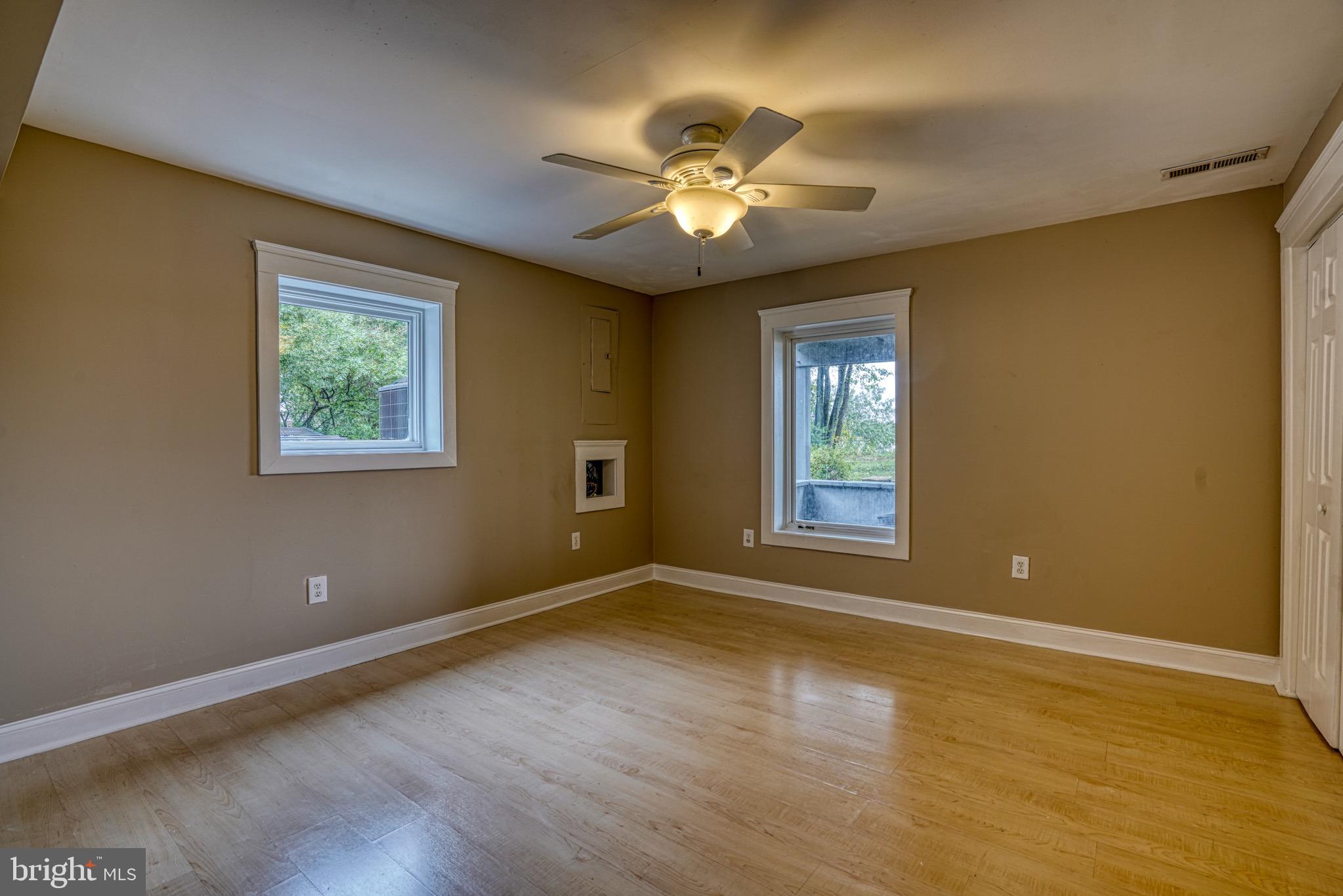 492 PEAR TREE POINT ROAD