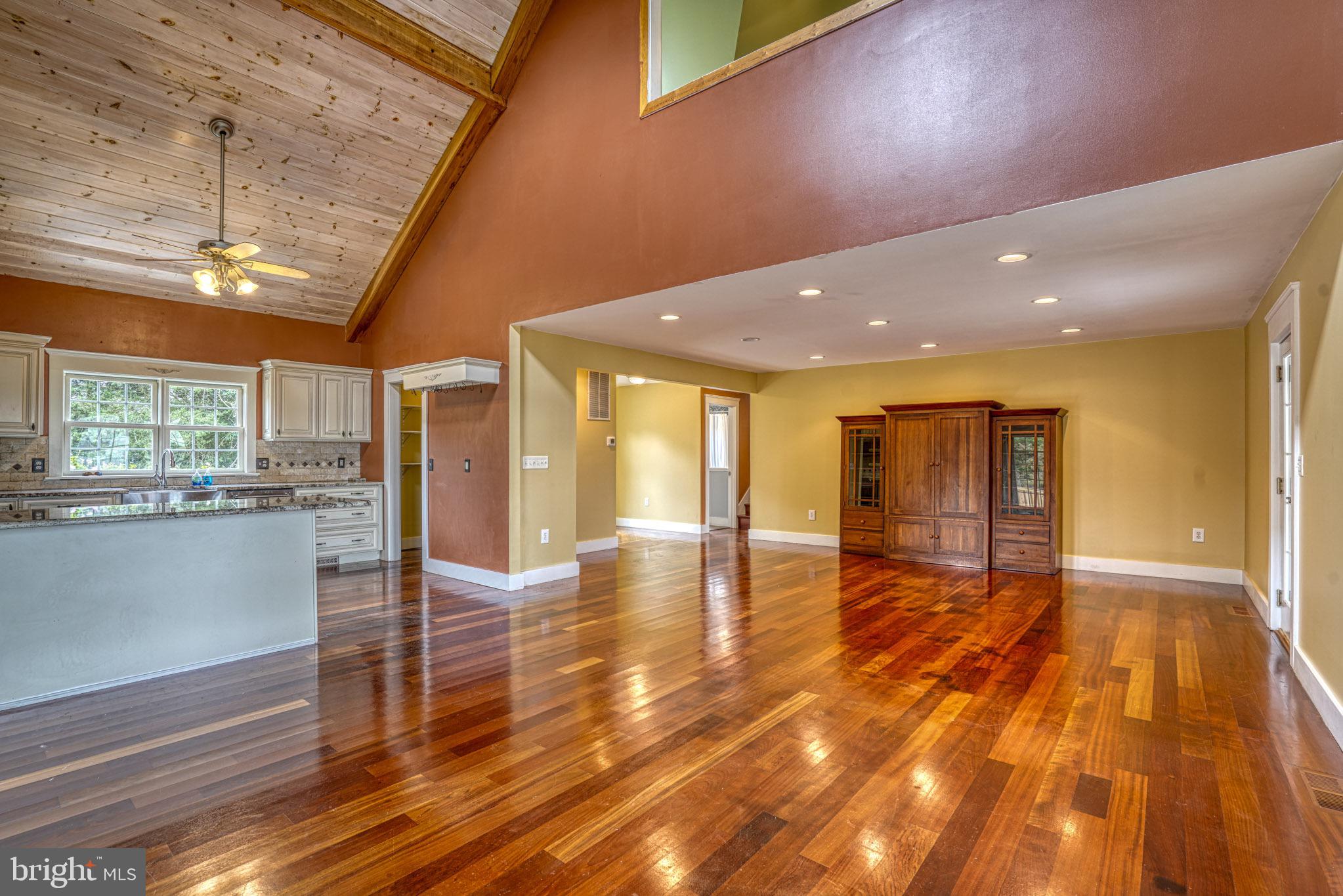 492 PEAR TREE POINT ROAD