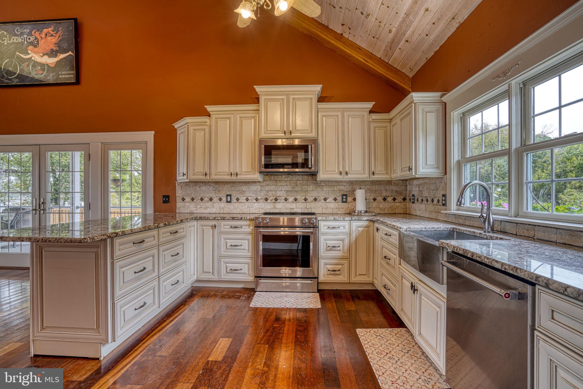 492 PEAR TREE POINT ROAD