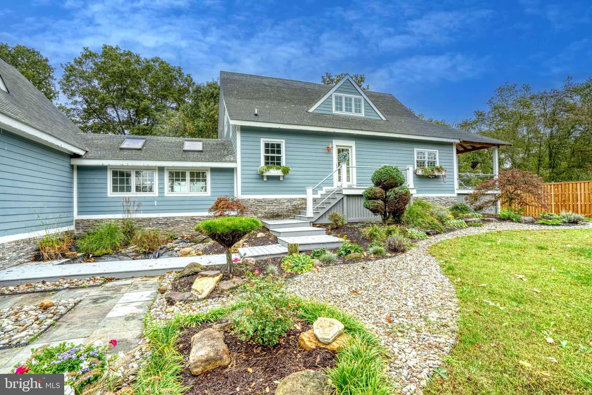 492 PEAR TREE POINT ROAD