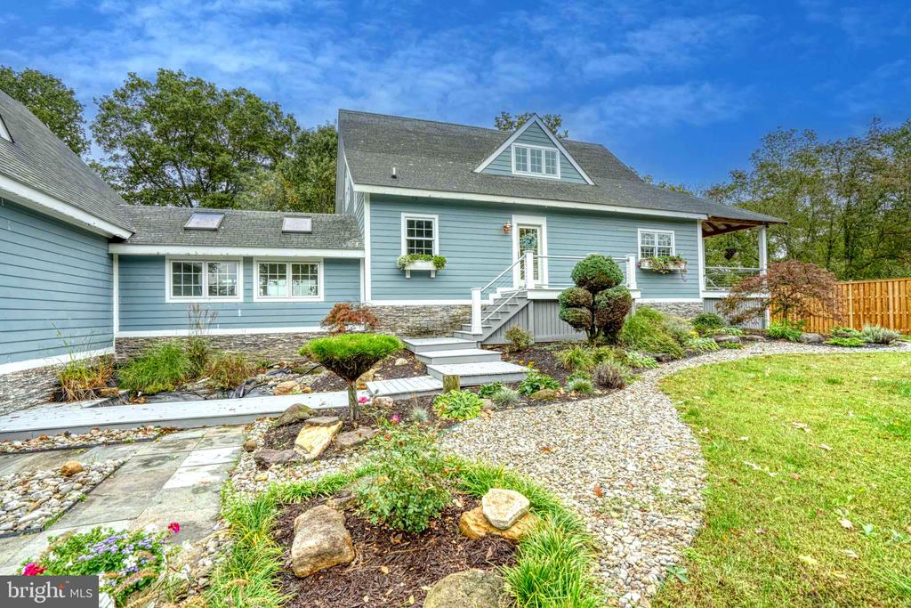 492 PEAR TREE POINT ROAD