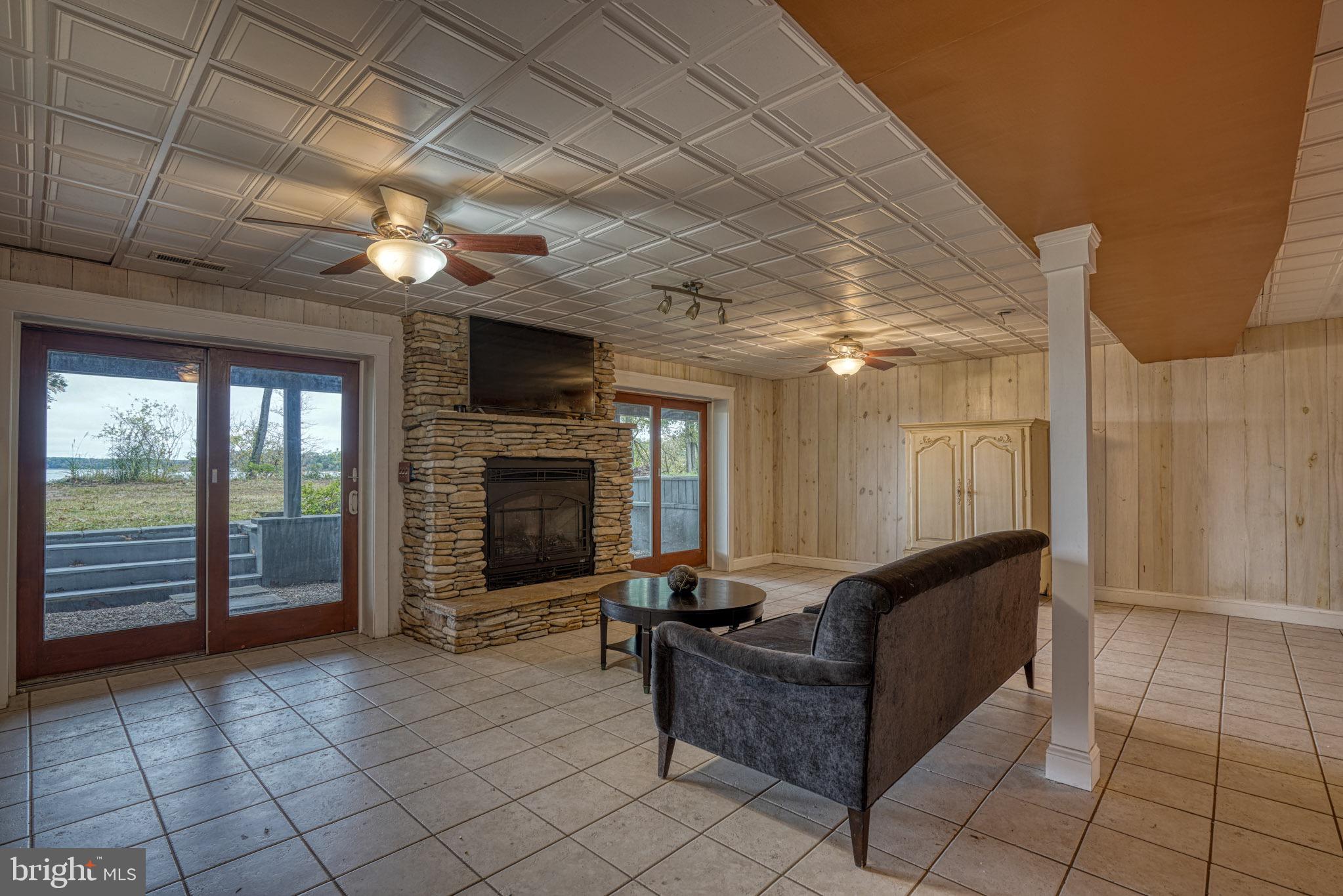 492 PEAR TREE POINT ROAD