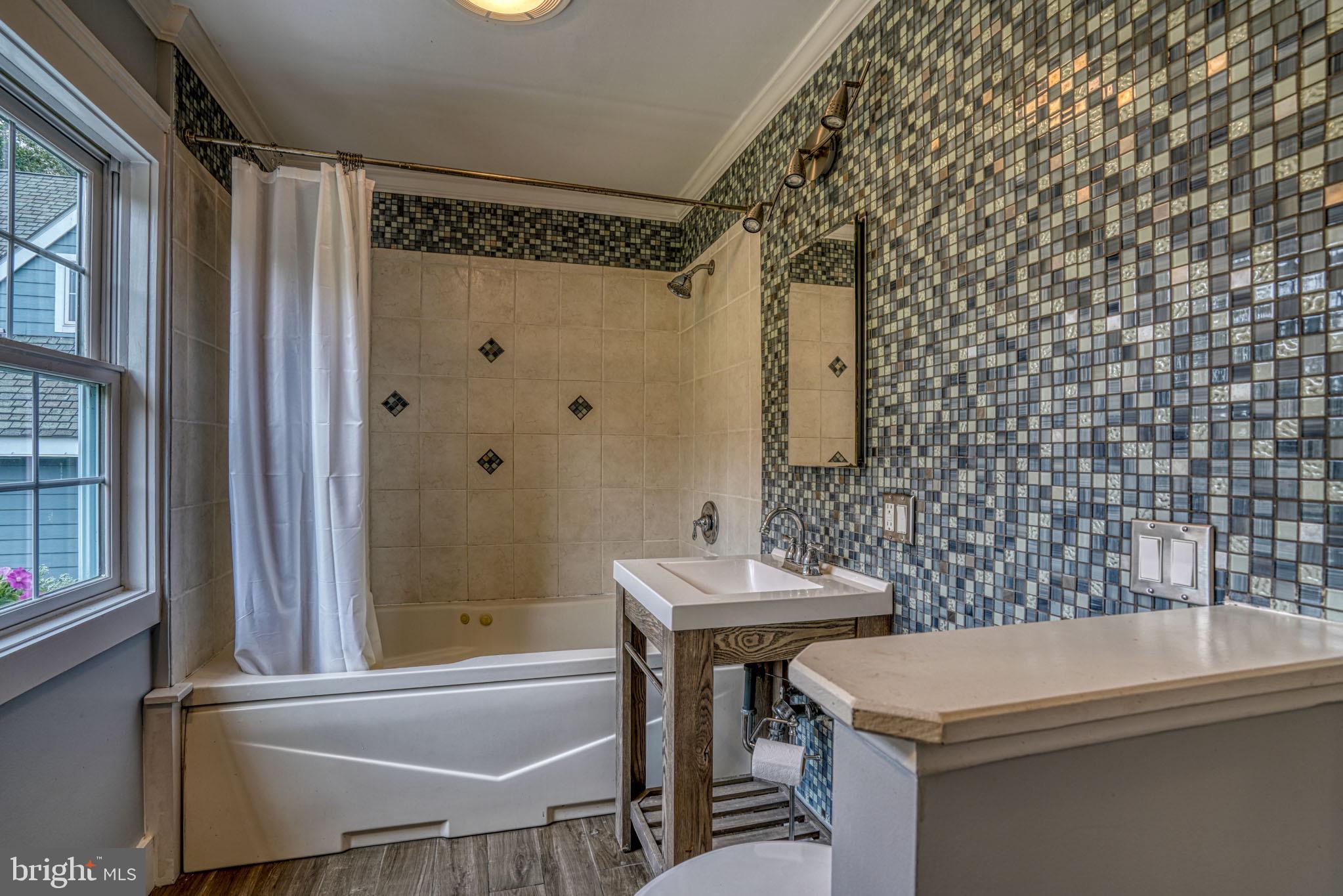 492 PEAR TREE POINT ROAD