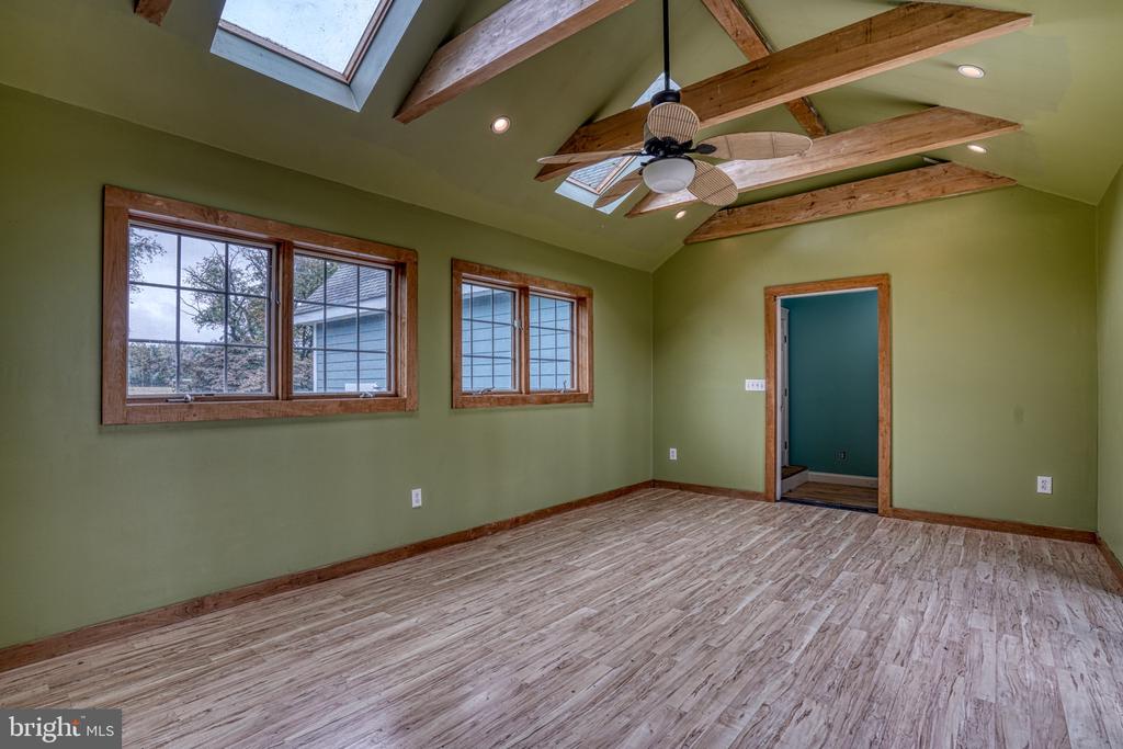 492 PEAR TREE POINT ROAD