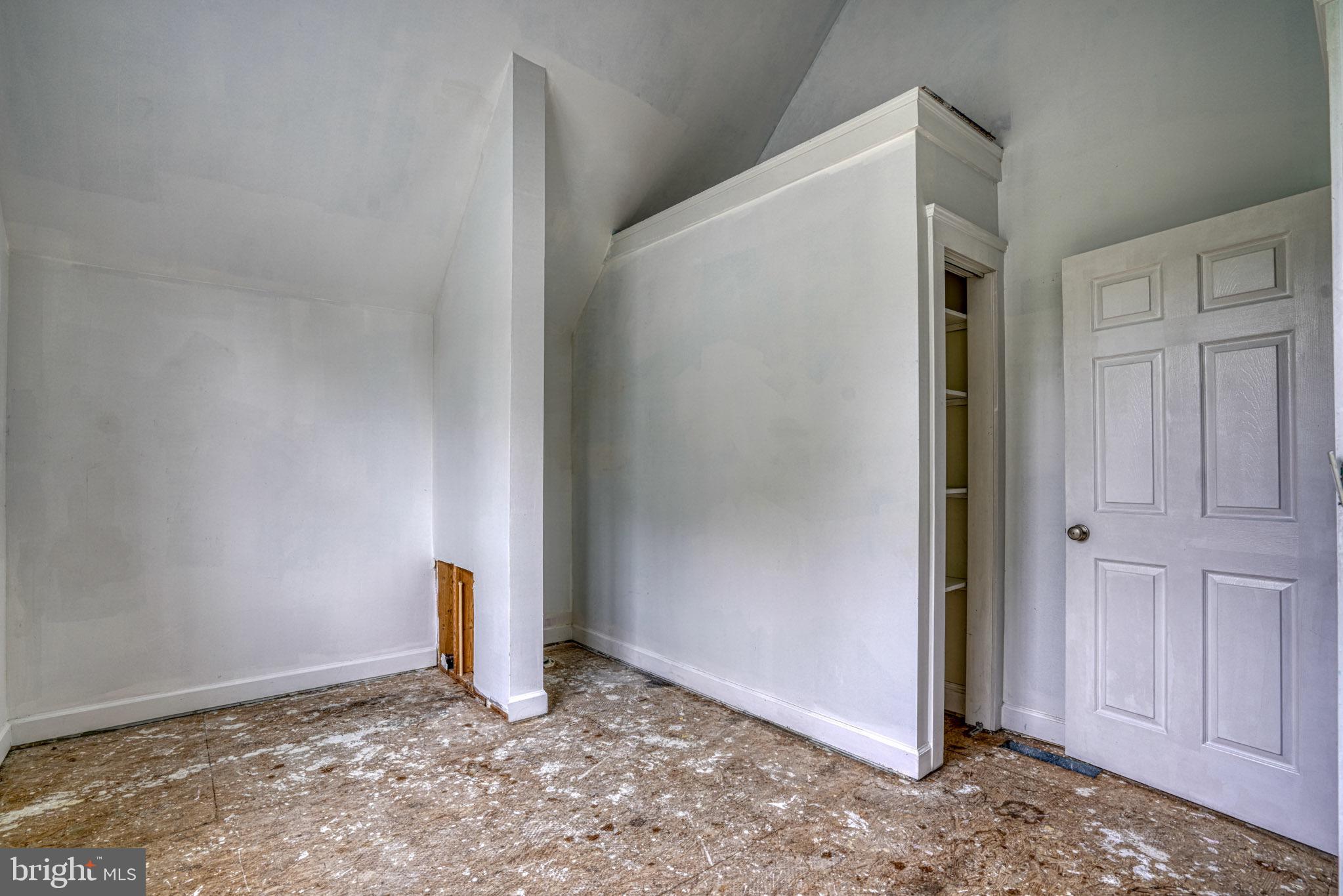 492 PEAR TREE POINT ROAD
