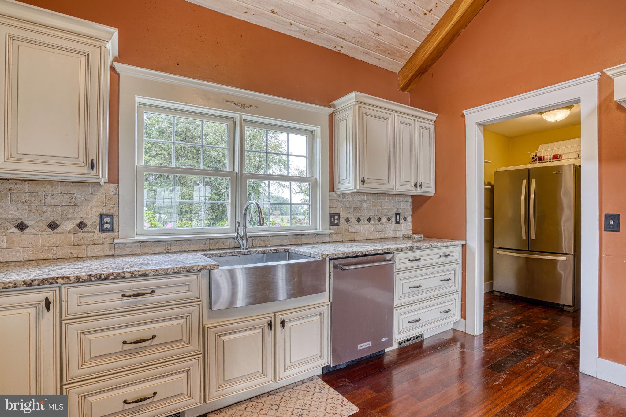 492 PEAR TREE POINT ROAD