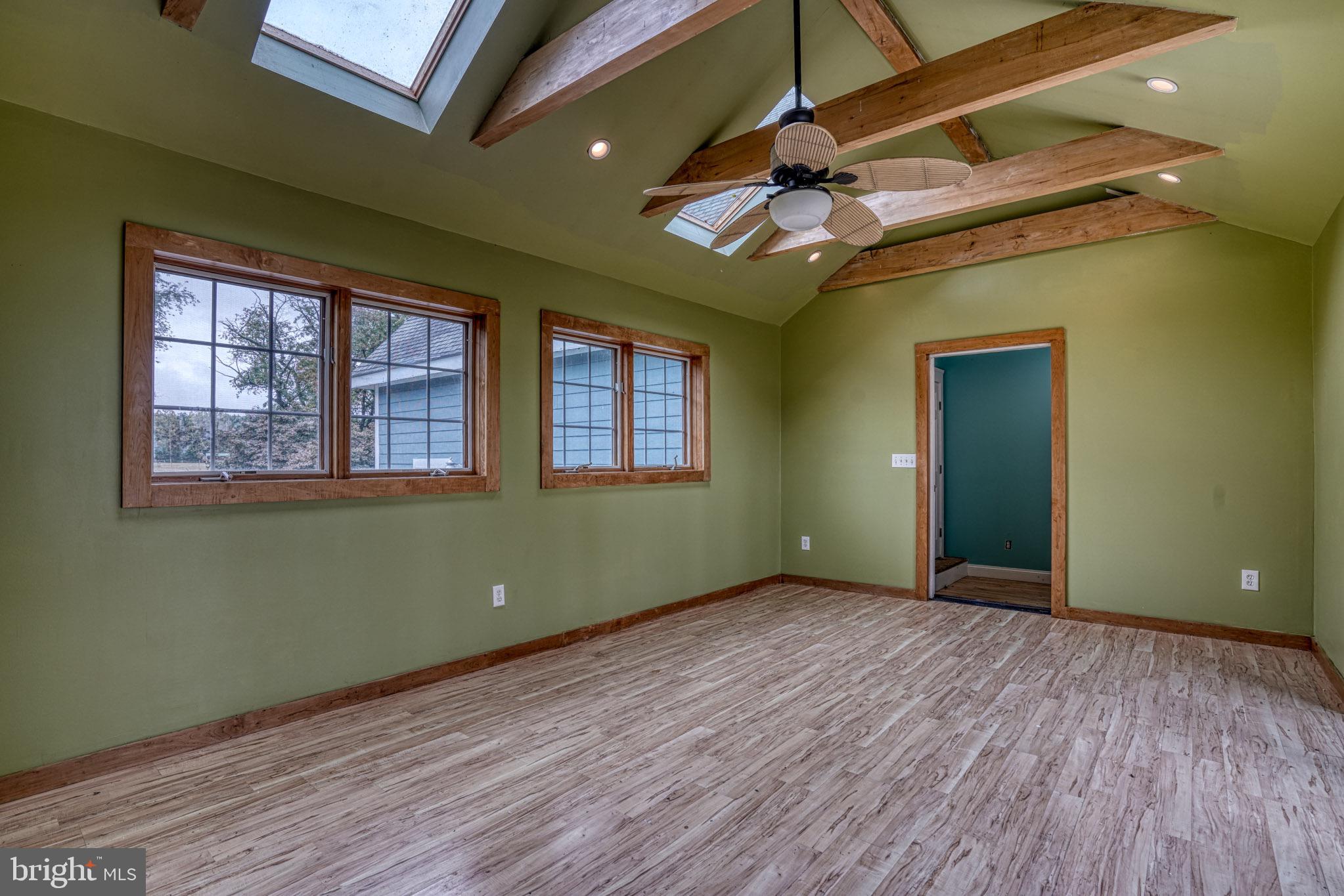 492 PEAR TREE POINT ROAD