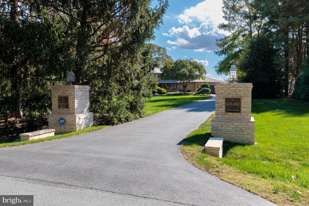 377 HEMSLEY DRIVE