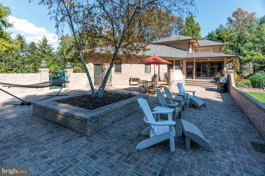 377 HEMSLEY DRIVE