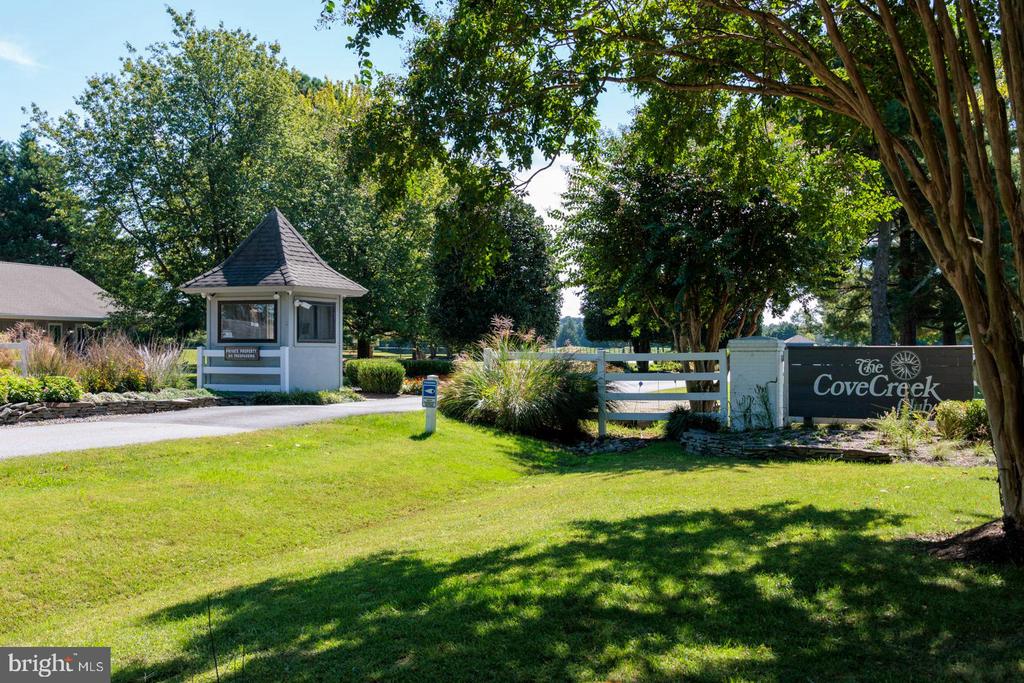 102 GOLF COURT