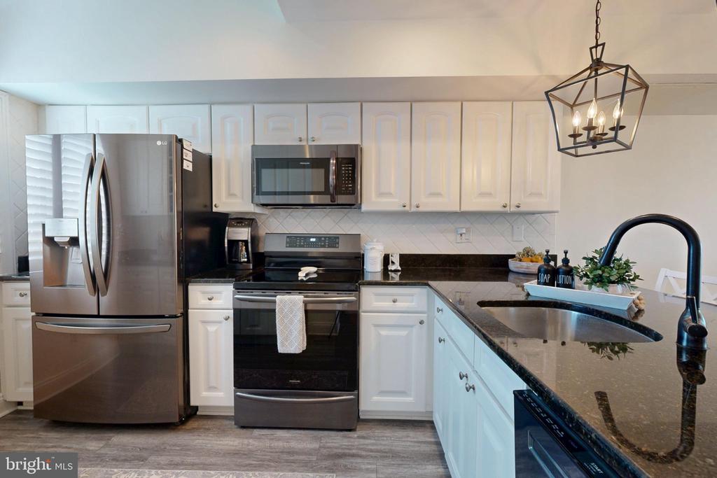 15 QUEEN ANNE WAY Unit: E