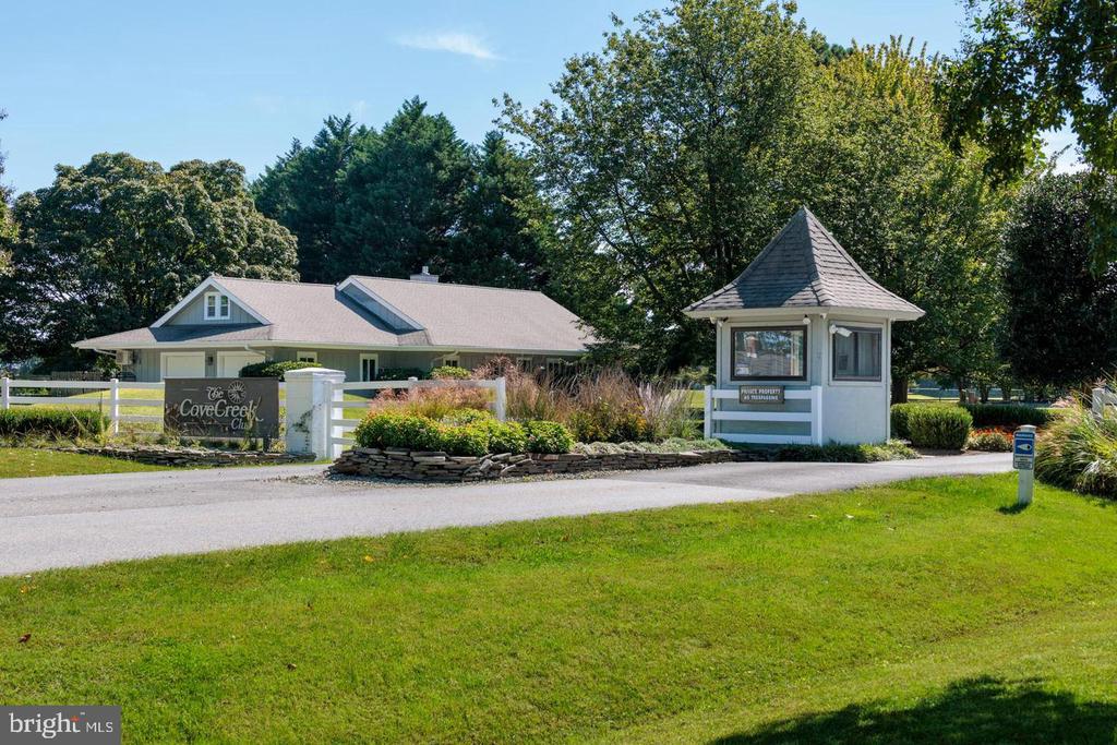 102 GOLF COURT